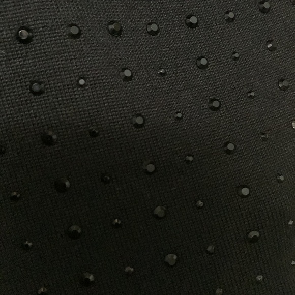 Black jeweled shell. - Picture 2 of 3